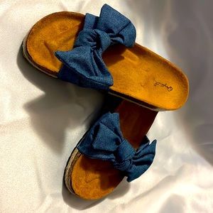 Qupid Bow Sandals